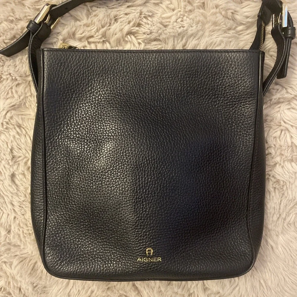 Aigner  Ivy S Hobo Handbag Purse‎ Black NWOT Crossbody